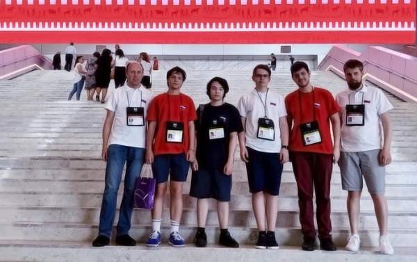 Школьники из России завоевали четыре золота Международной олимпиады по информатике