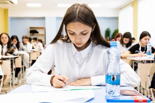 Второй день Международной олимпиады по русскому языку  для обучающихся школ с родным (нерусским) языком обучения