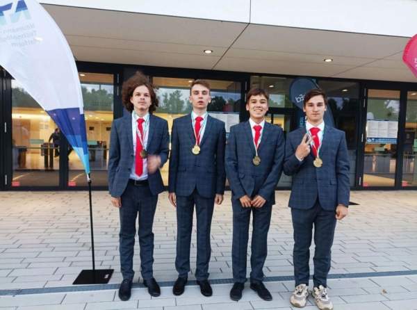 Российские школьники завоевали четыре золотые медали на Международной олимпиаде по информатике