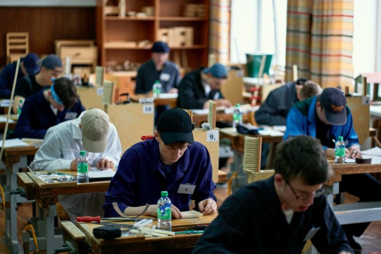 Завершился второй день олимпиады по труду в Казани