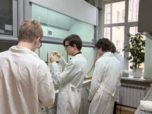 🧪 В «Малом химическом институте» стартовали практические занятия!
